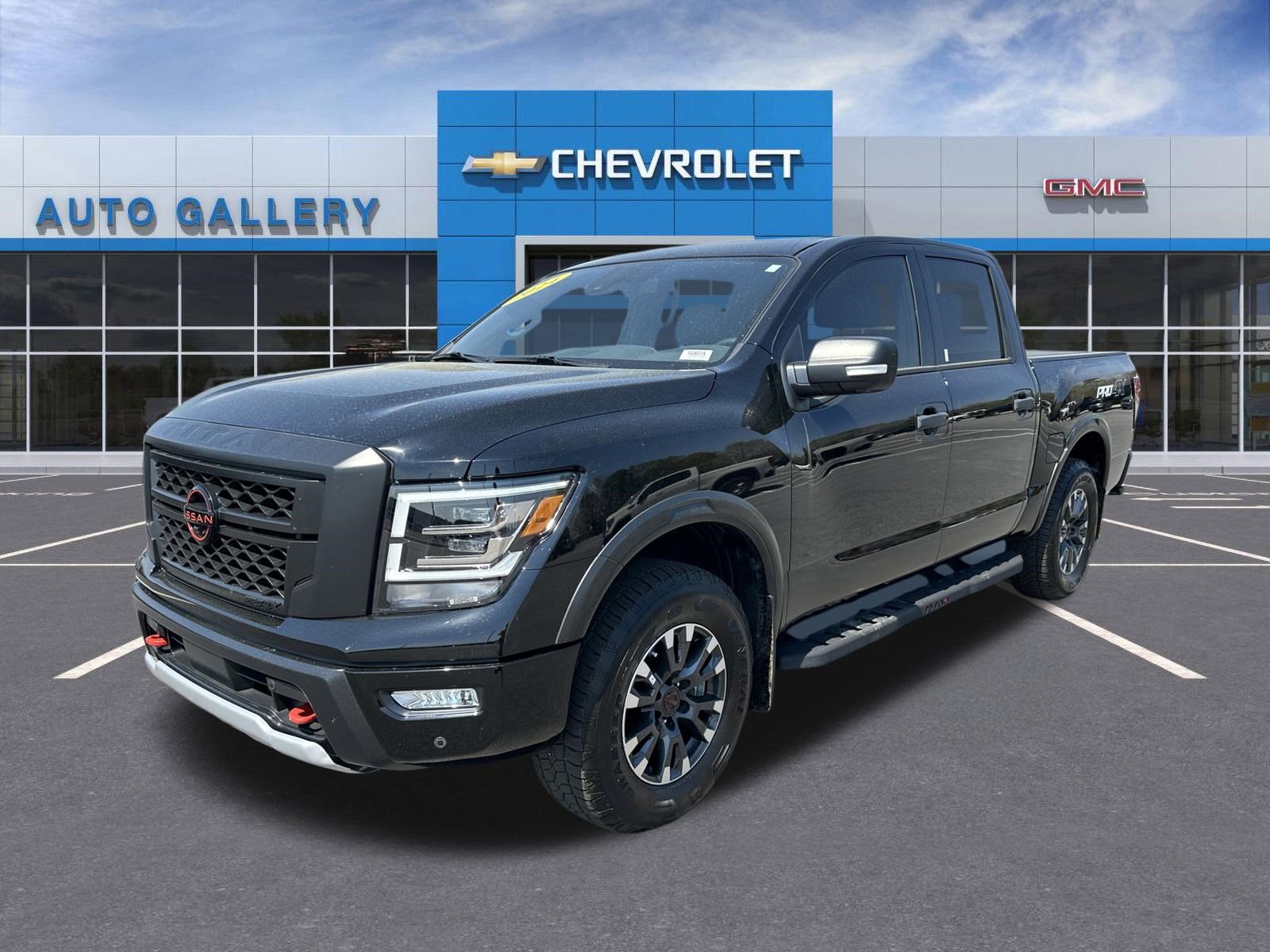 Used 2024 Nissan Titan PRO-4X w/ Pro-4x Convenience Package image 1