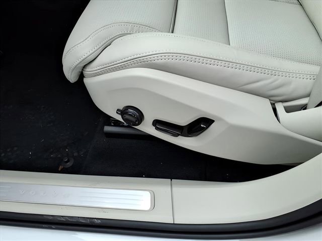New 2026 Volvo XC60 B5 Ultra w/ Protection Package Premier image 13