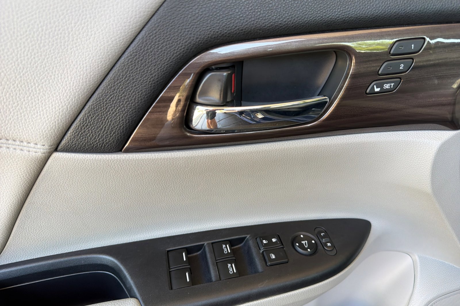 Used 2017 Honda Accord EX-L image 11