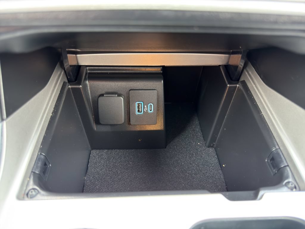 Used 2024 Ford Explorer XLT w/ Equipment Group 202A AWD/4WD image 25