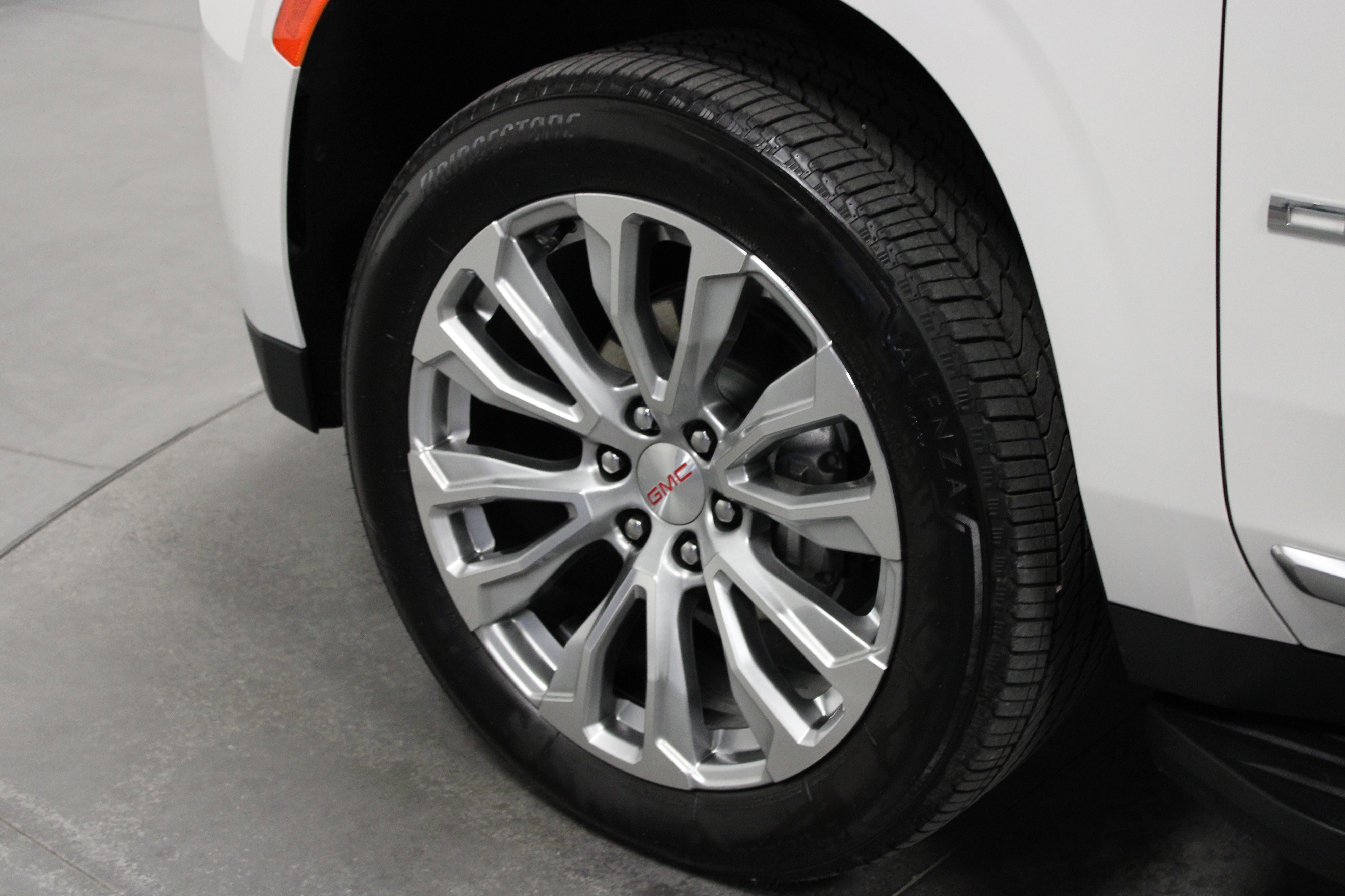 Used 2024 GMC Yukon XL Denali image 10