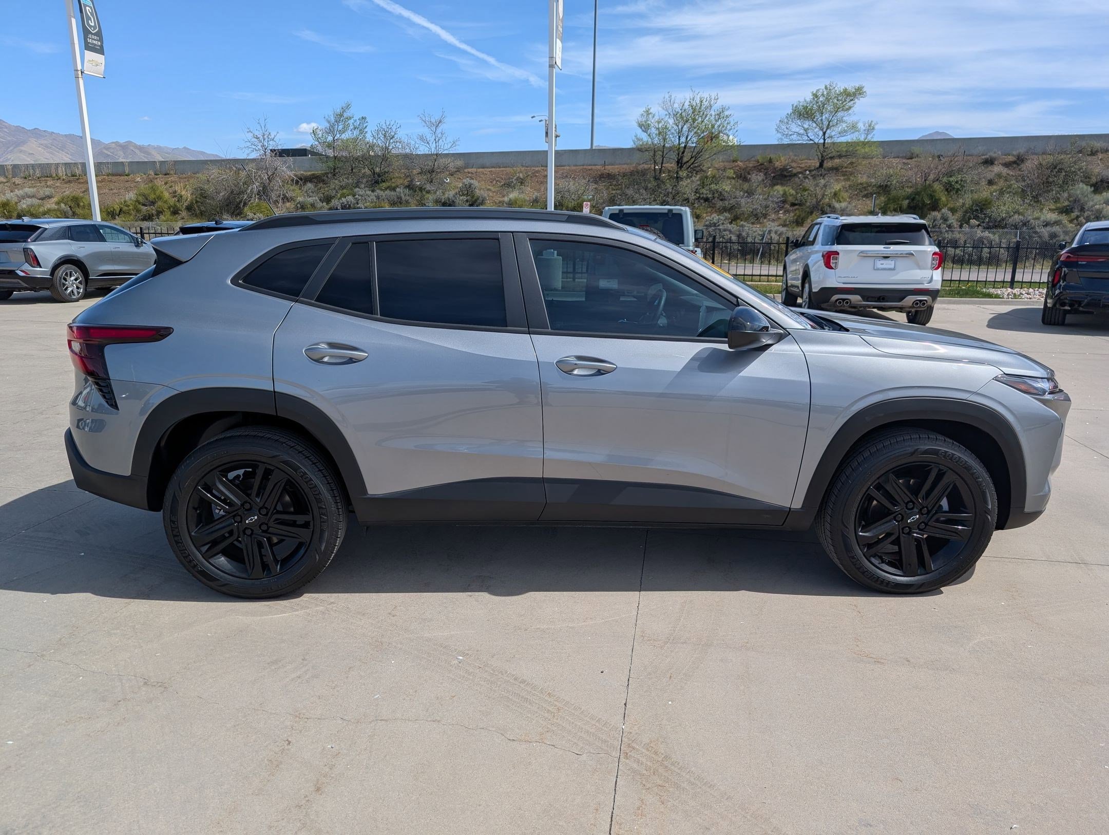 Used 2025 Chevrolet Trax ACTIV w/ Driver Confidence Package FWD image 7