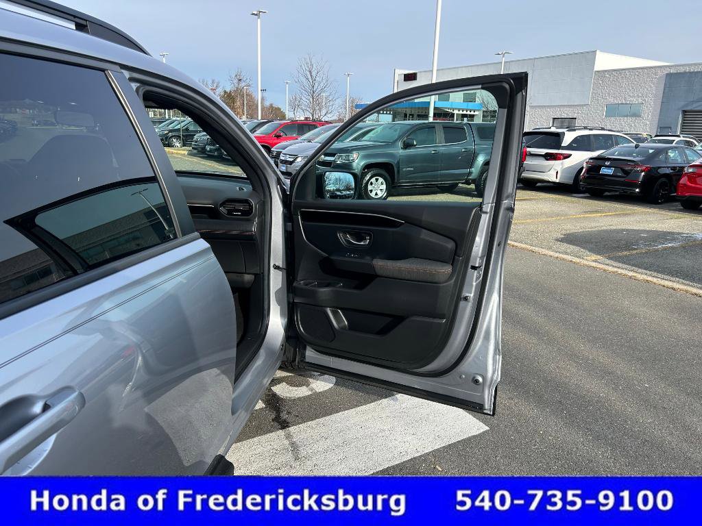 Certified 2024 Honda Pilot Sport image 28