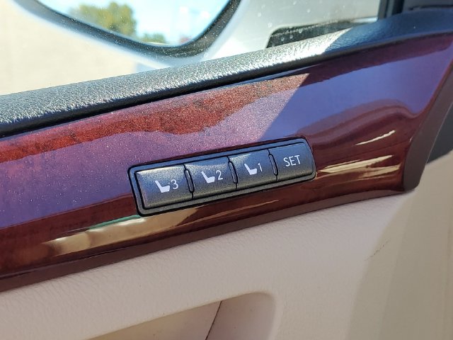 Used 2011 Lexus LX 570 4WD image 11