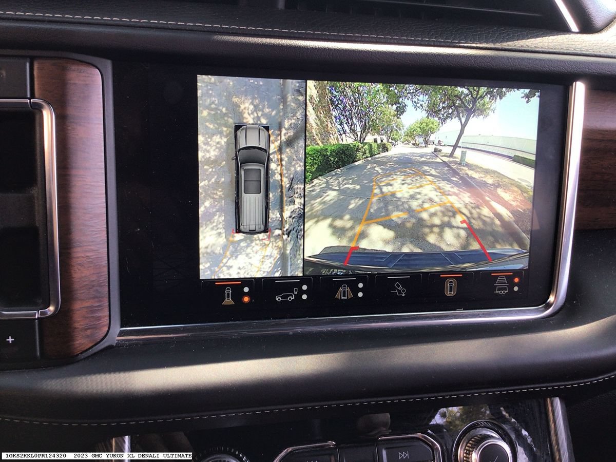 Used 2023 GMC Yukon XL Denali Ultimate AWD/4WD image 17
