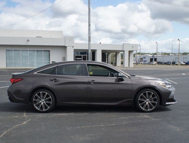 Used 2019 Toyota Avalon XSE FWD image 20