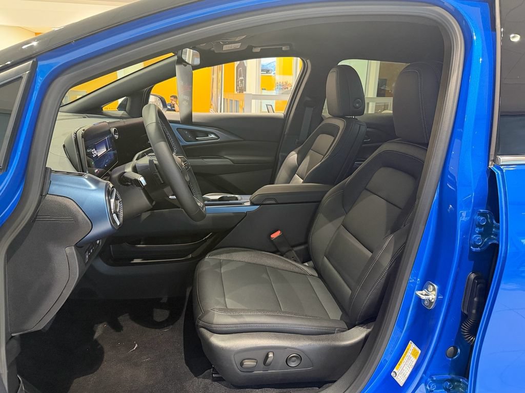 New 2026 Chevrolet Equinox EV LT w/ LPO, Blackout Package FWD image 5