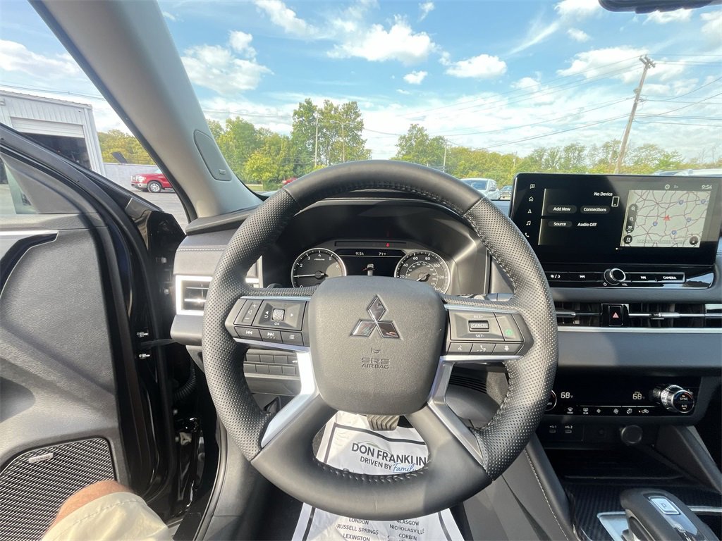 New 2025 Mitsubishi Outlander SE image 14