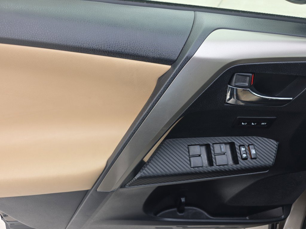 Used 2015 Toyota RAV4 Limited image 15