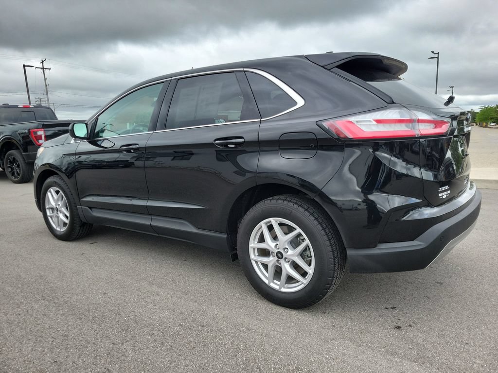 Used 2024 Ford Edge SEL w/ Convenience Package AWD/4WD image 3