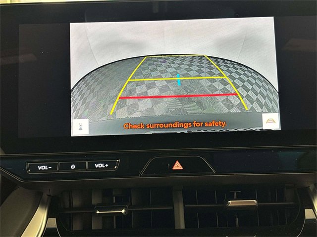 Used 2024 Toyota Venza XLE image 32