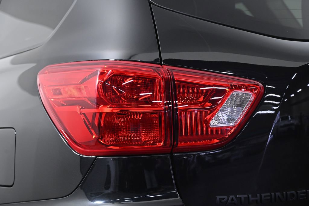 Used 2019 Nissan Pathfinder SL image 8