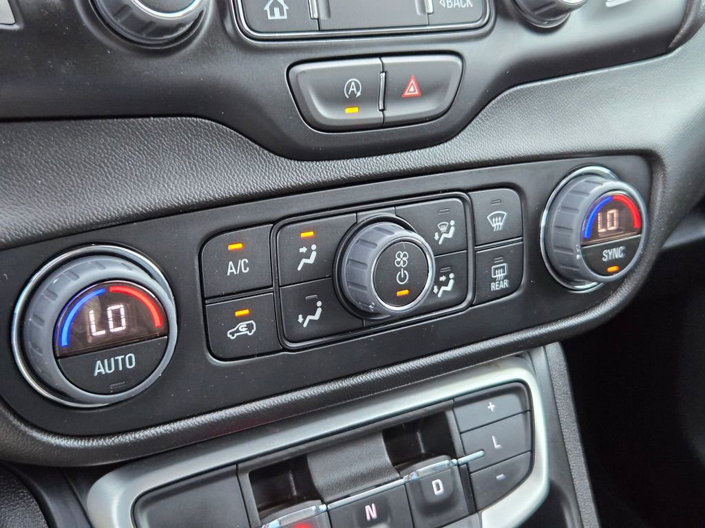 Used 2024 GMC Terrain SLT image 17