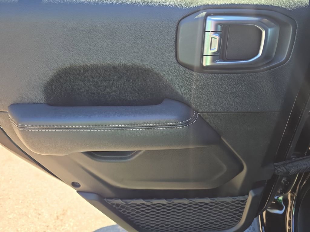 Used 2018 Jeep Wrangler Unlimited Sahara w/ LED Lighting Group image 26