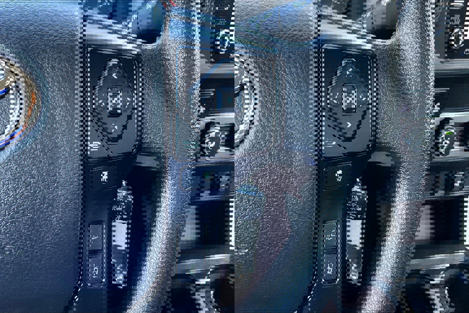 Used 2023 Toyota Tacoma SR w/ SR Convenience Package image 17