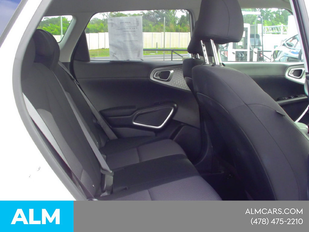 Used 2025 Kia Soul LX w/ LX Technology Package FWD image 22
