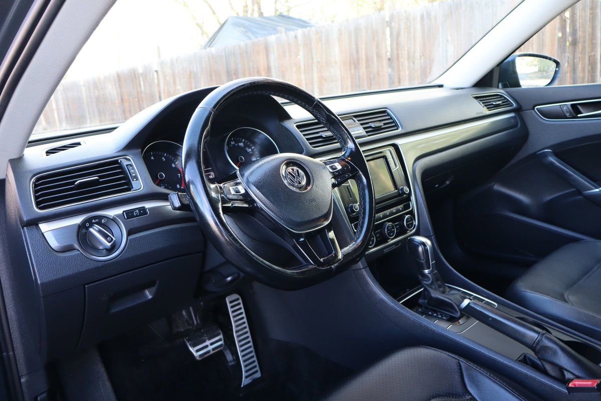 Used 2018 Volkswagen Passat 2.0T R-Line image 15