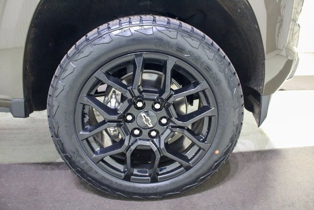 Used 2024 Chevrolet Colorado Z71 w/ LPO, Dark Essentials Package image 23