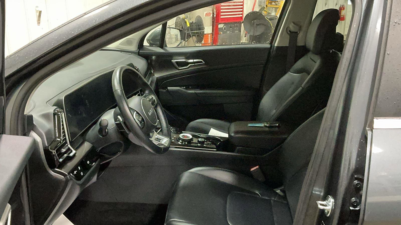 Used 2024 Kia Sportage EX image 11