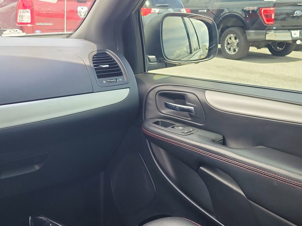 Used 2018 Dodge Grand Caravan GT image 16