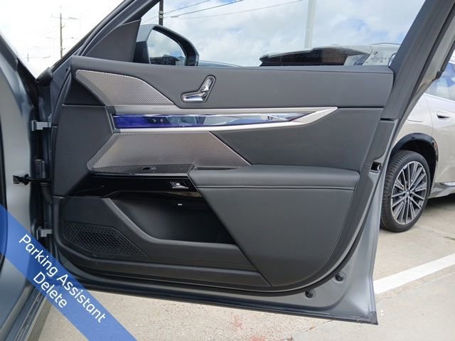 Certified 2025 BMW 740i image 17