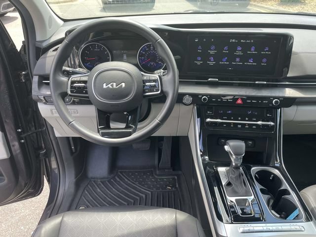 Used 2024 Kia Carnival EX FWD image 2