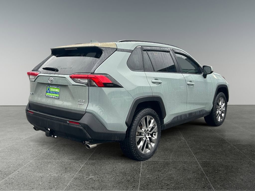 Used 2020 Toyota RAV4 XLE Premium image 8