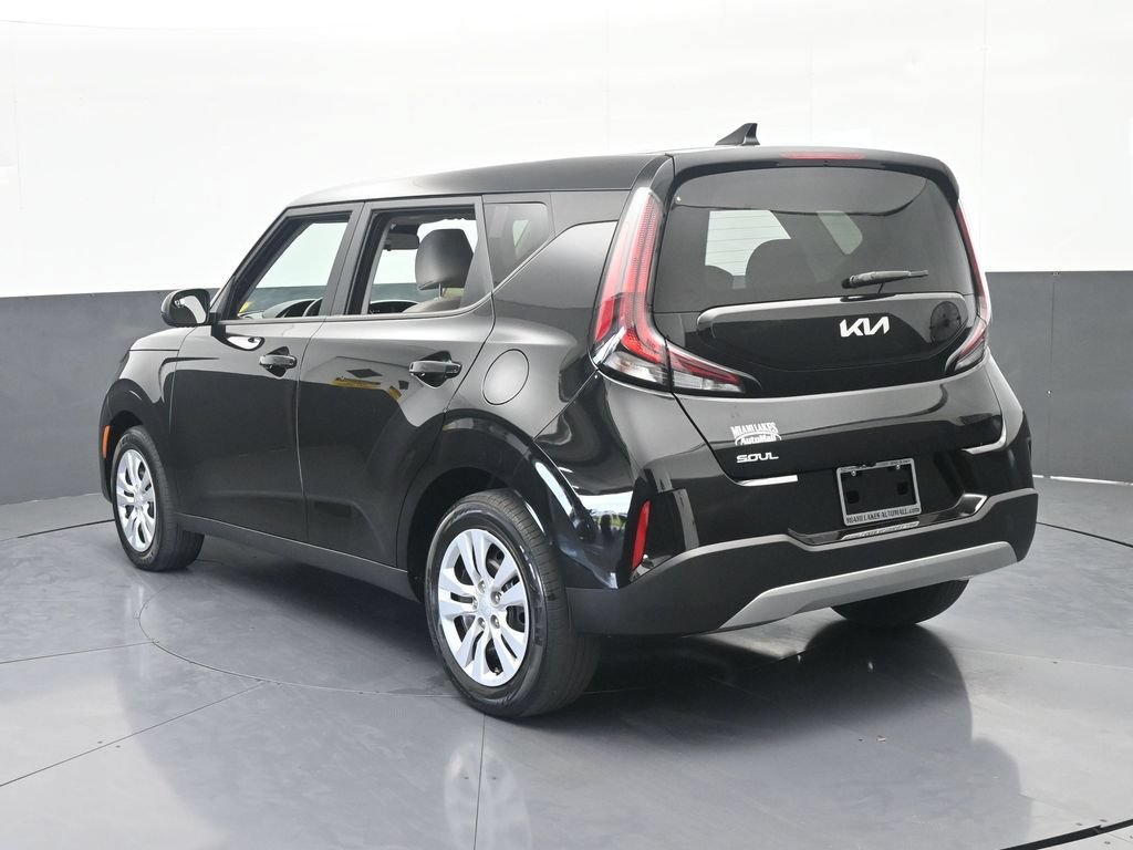 Used 2023 Kia Soul LX FWD image 4