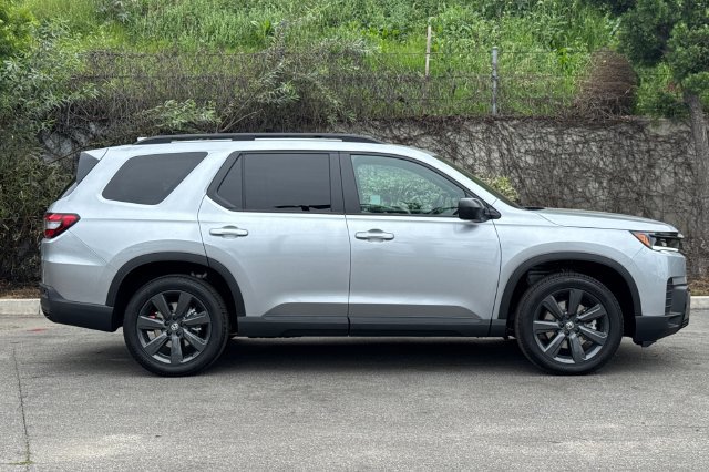 New 2026 Honda Pilot Sport image 3