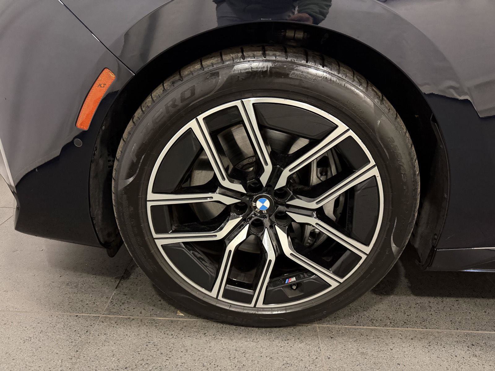 Used 2023 BMW 760i xDrive image 10