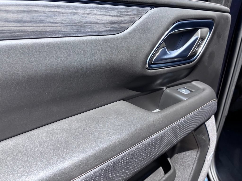 Used 2024 GMC Yukon SLT RWD image 15