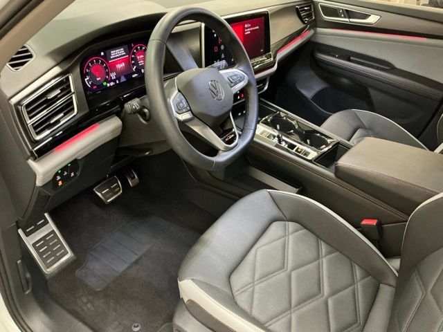 Used 2024 Volkswagen Atlas Peak Edition SE AWD/4WD image 16