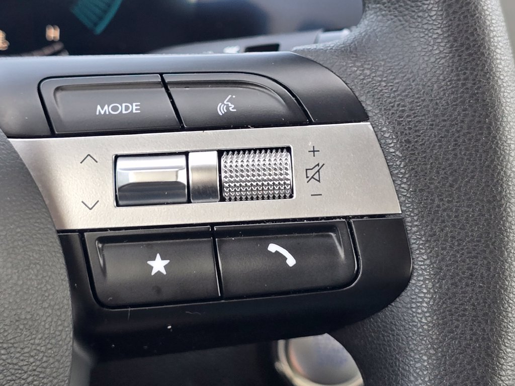 Used 2025 Hyundai Sonata SE FWD image 29