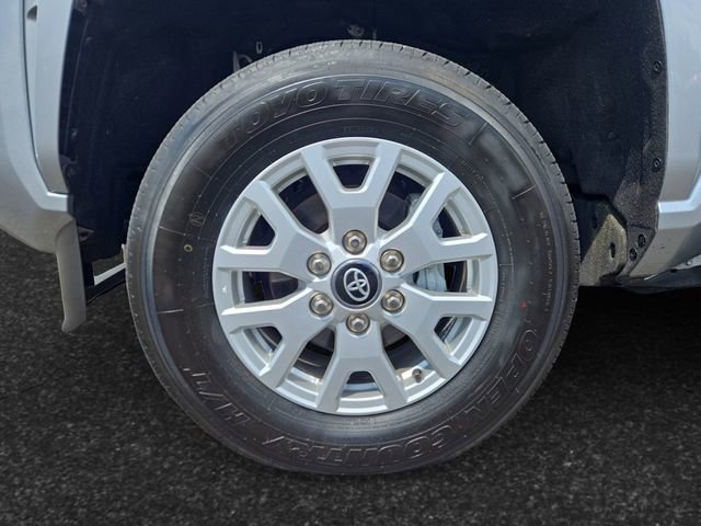 Used 2025 Toyota Tacoma SR5 AWD/4WD image 4