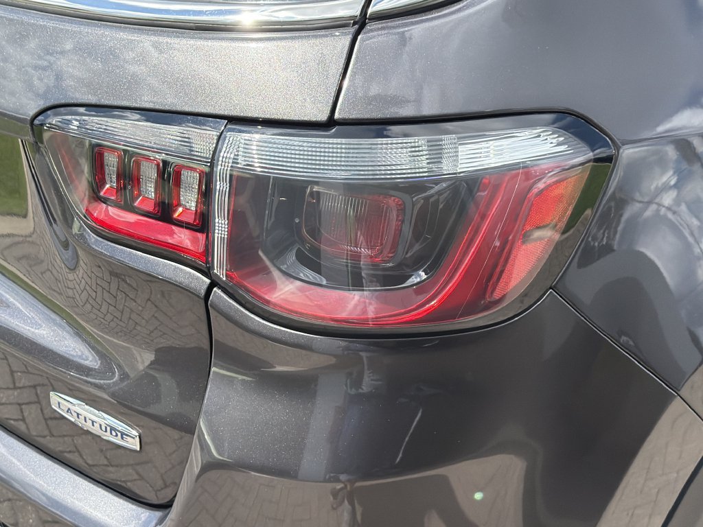 Used 2020 Jeep Compass Latitude w/ Popular Equipment Group FWD image 11