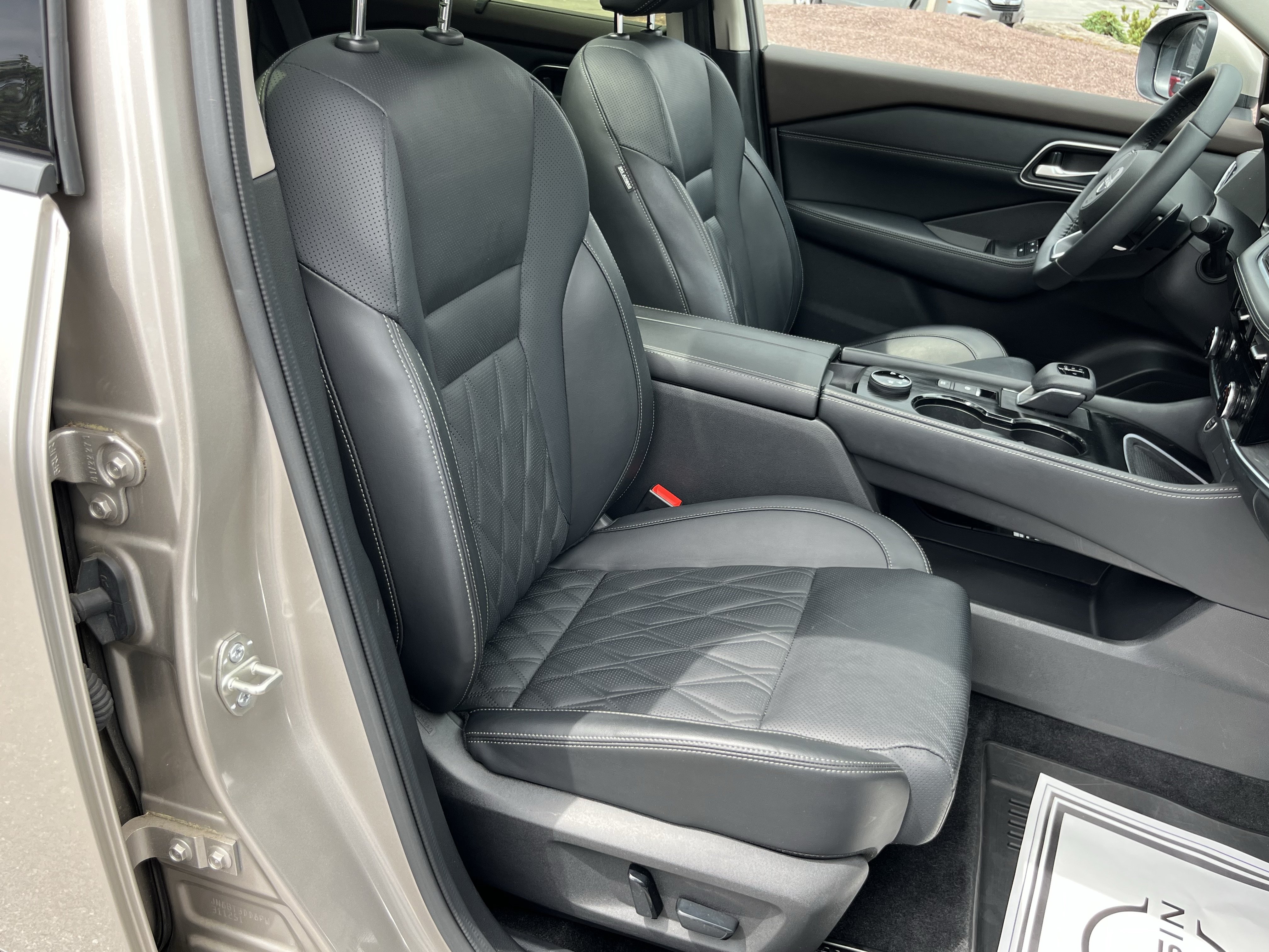 Used 2023 Nissan Rogue Platinum w/ Platinum Premium Package AWD/4WD video 3
