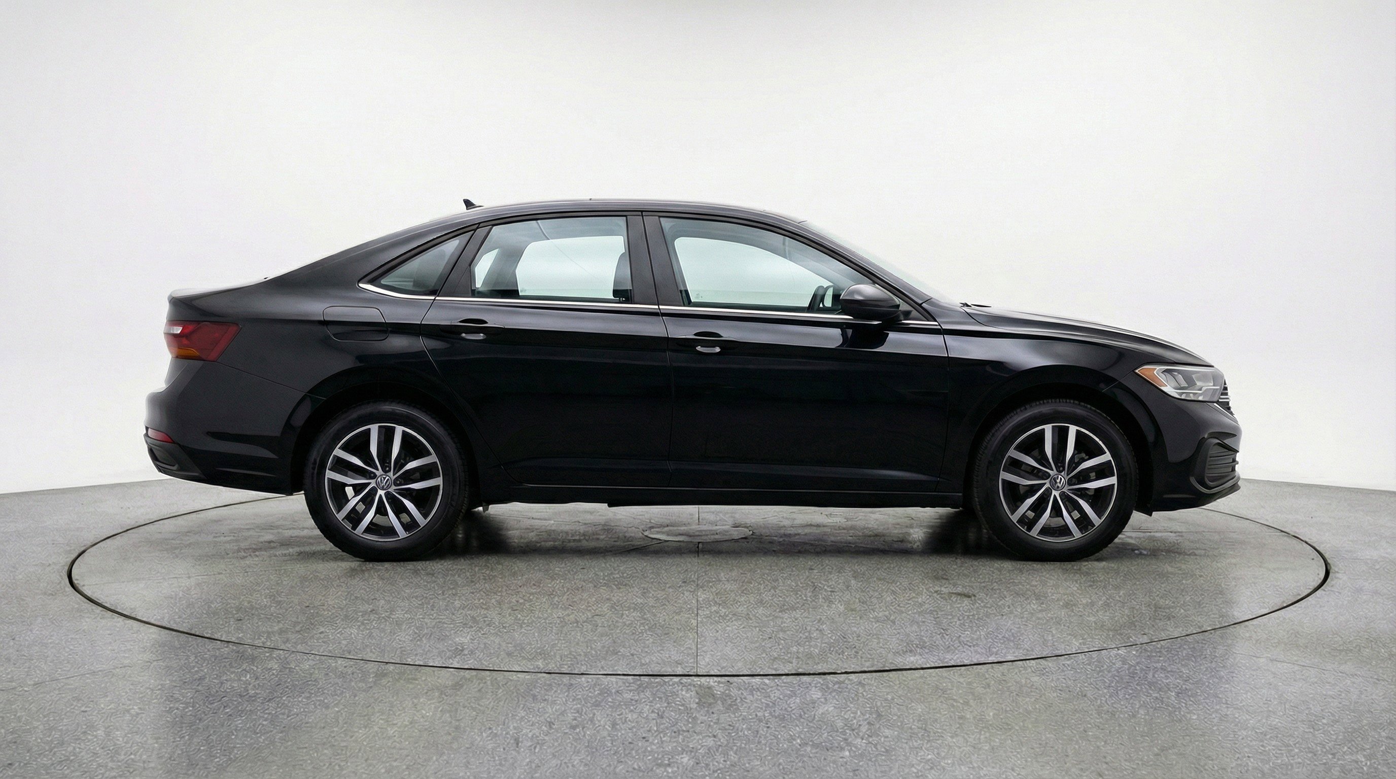 Used 2025 Volkswagen Jetta SE image 11