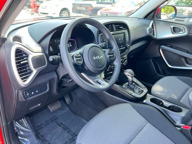 Certified 2025 Kia Soul LX w/ LX Technology Package FWD image 22