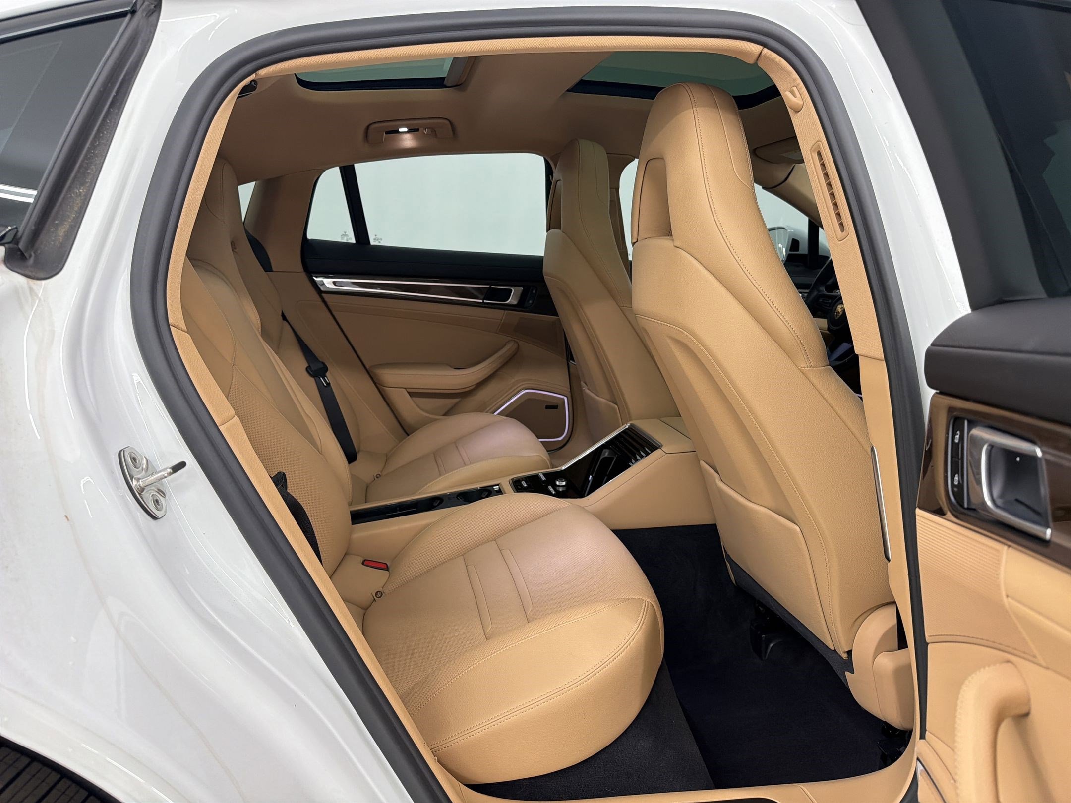 Certified 2023 Porsche Panamera Platinum Edition image 26