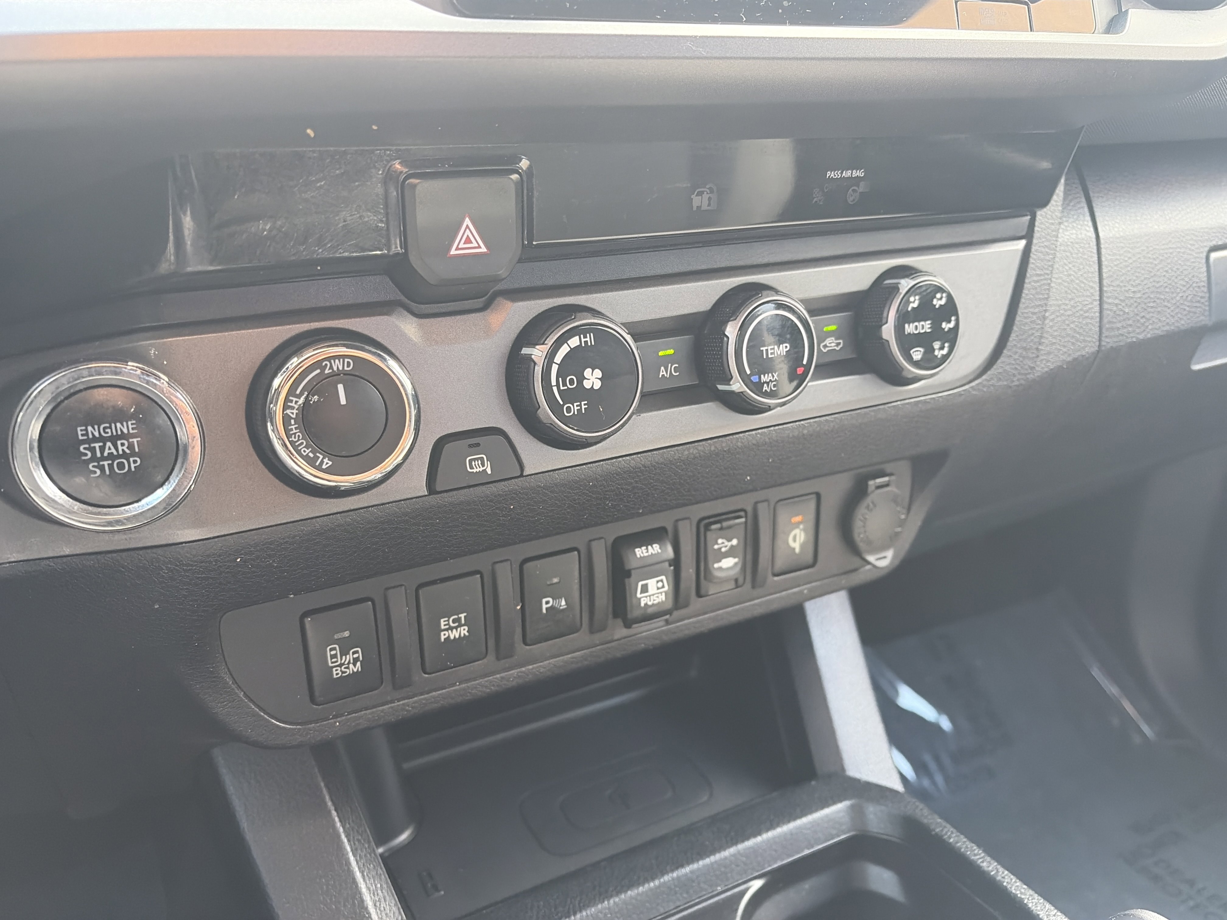 Used 2018 Toyota Tacoma TRD Sport w/ Technology Package AWD/4WD image 24