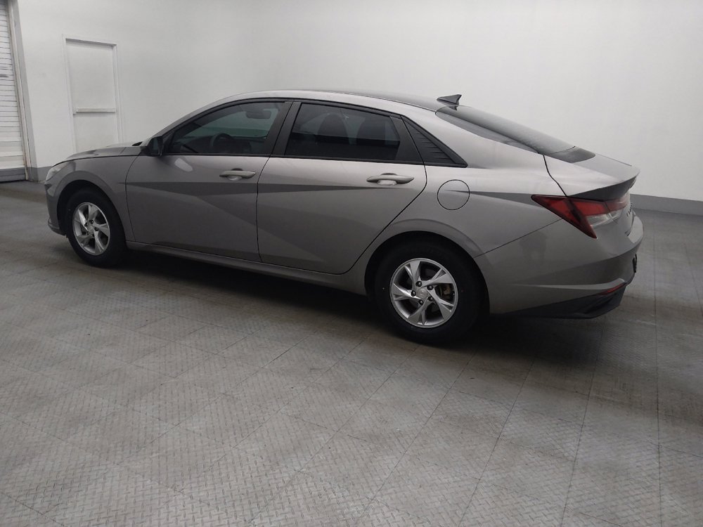 Used 2021 Hyundai Elantra SE image 3