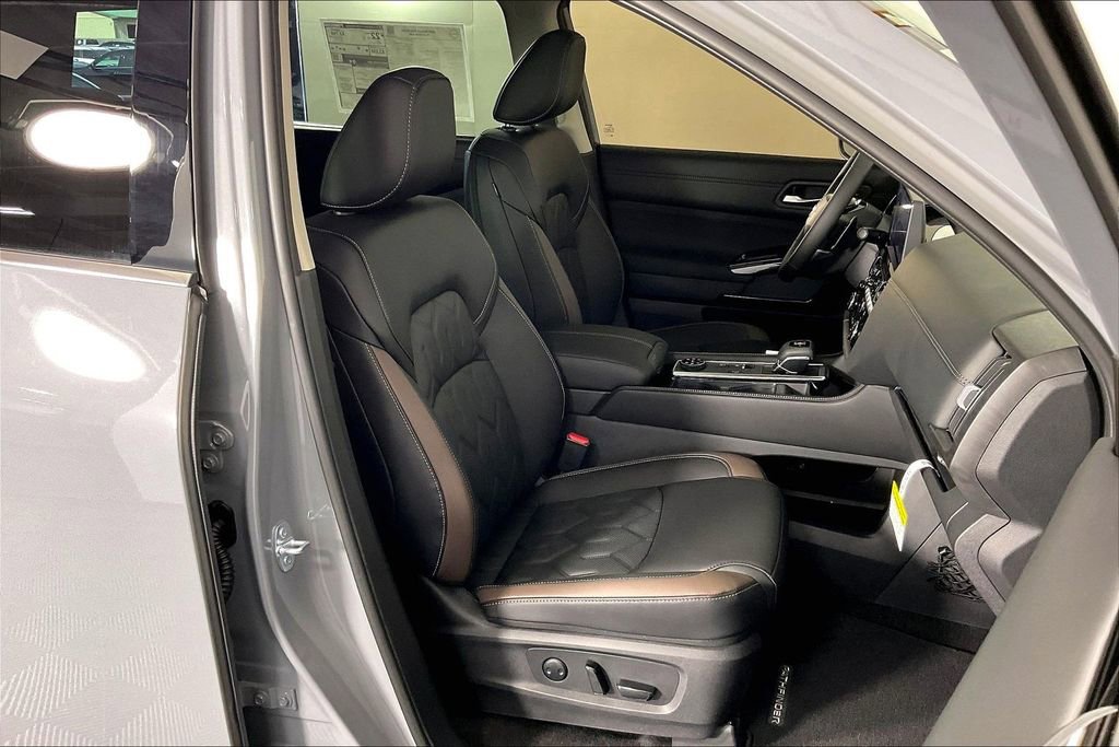 New 2026 Nissan Pathfinder Platinum w/ Cargo Package image 46