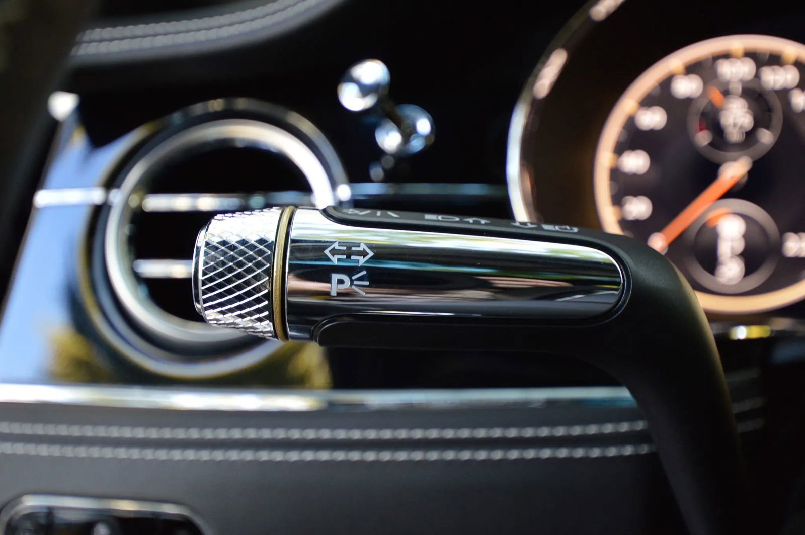 Used 2022 Bentley Flying Spur V8 image 39