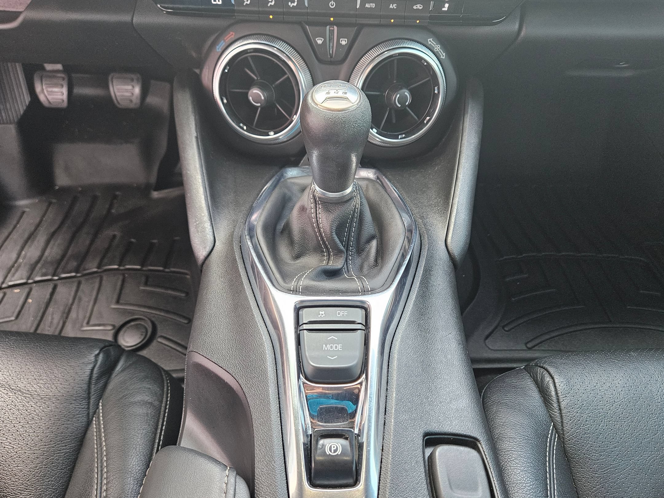 Used 2021 Chevrolet Camaro LT w/ RS Package RWD image 13
