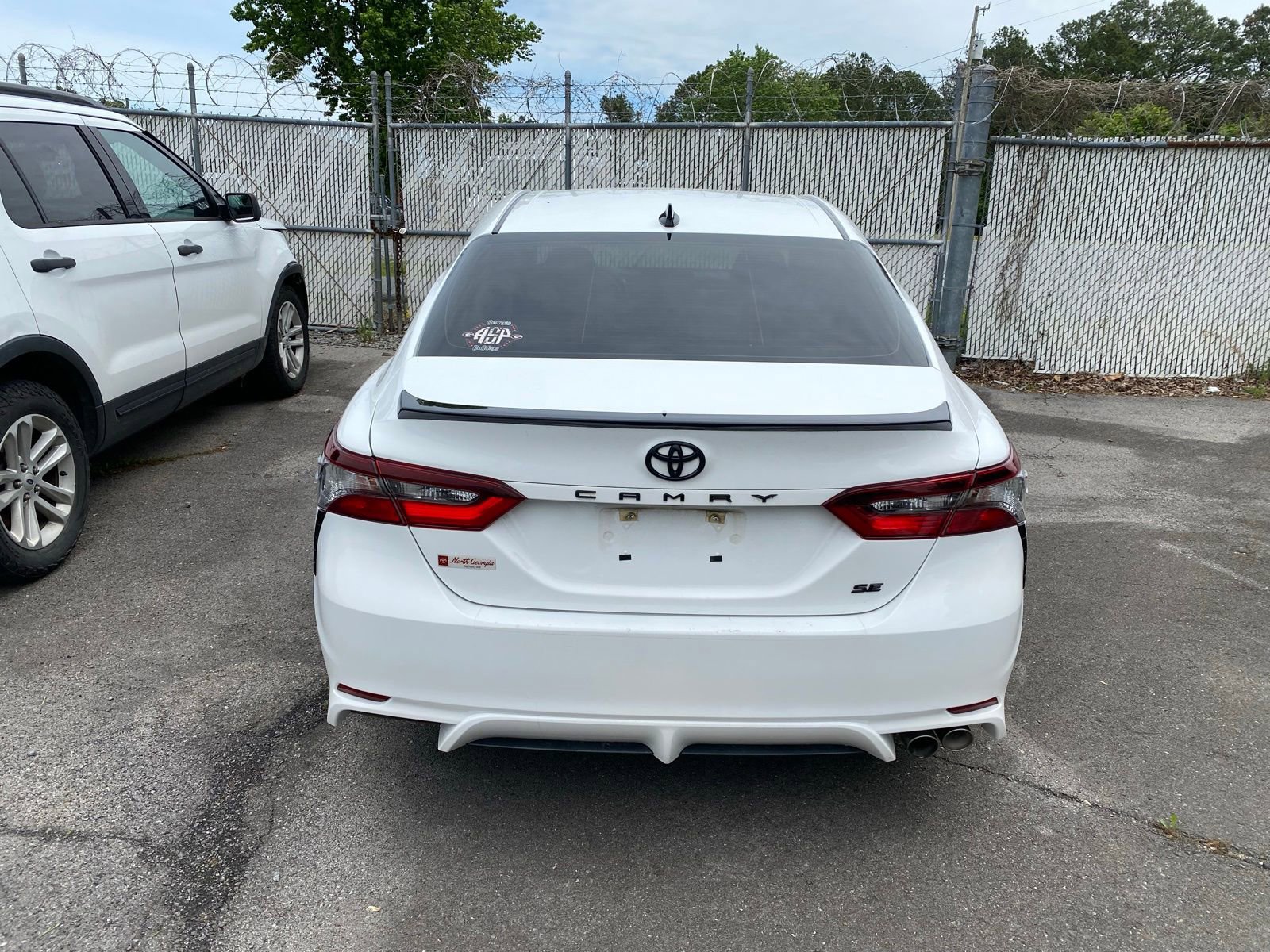 Used 2022 Toyota Camry SE w/ Convenience Package FWD image 3