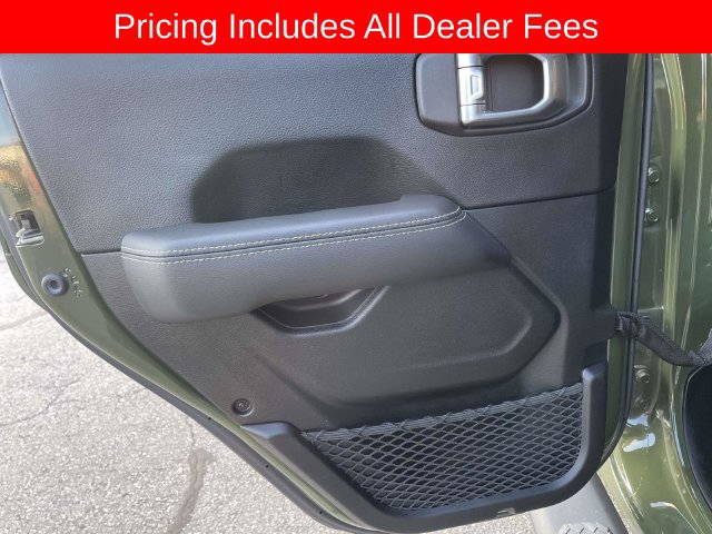 Used 2021 Jeep Wrangler Unlimited Sahara AWD/4WD image 15