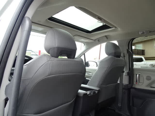 Used 2023 Toyota Sienna Limited AWD/4WD image 20