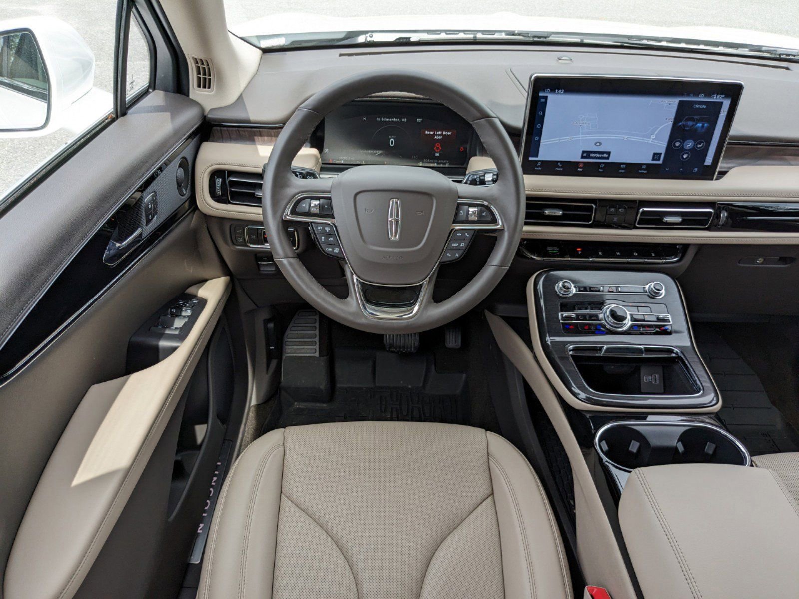 Certified 2023 Lincoln Nautilus Reserve w/ Equipment Group 201A image 18