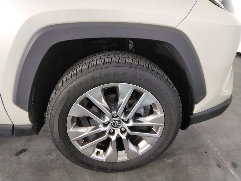 Used 2021 Toyota RAV4 XLE Premium image 41