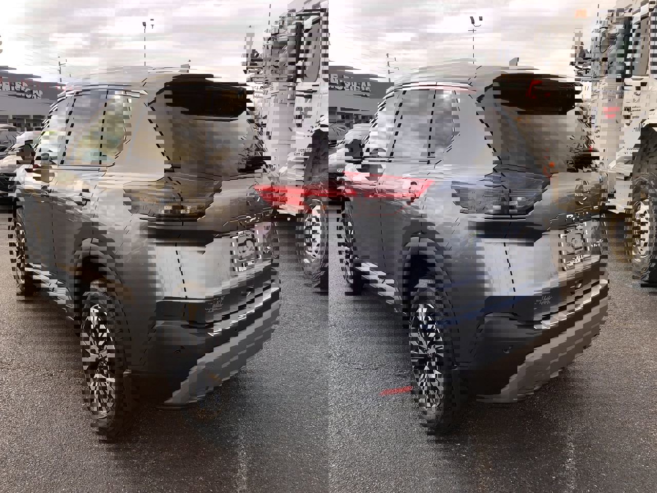 Used 2022 Nissan Rogue SV w/ SV Premium Package image 4